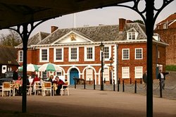 Customs House - quay Wallpaper