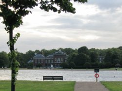 Kensington Gardens - Kensington Palace and rectangular pond