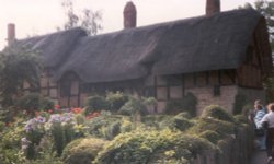 Anne Hathaway\'s Cottage, Stratford-upon-Avon, Warwickshire Wallpaper