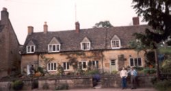 House in Burford, Gloucestershire Wallpaper