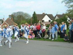 Finchampstead, Berkshire, Morris dancers by the Queen's oak Wallpaper