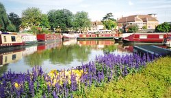 Boats in Stratford Upon Avon Wallpaper