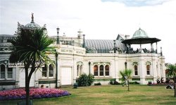 A shopping pavillion / cafe in Torquay Wallpaper