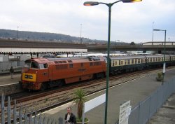 Class 52 No.1015 arrives at Weston-super-Mare station with a charter special on 27th January 2005 Wallpaper