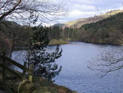 View over northern stretch of Ladybower from Hagg Side, to Derwent Dam tower and Pike Low Wallpaper