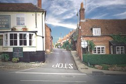 Great Bedwyn, Wilts, Farm Lane Wallpaper