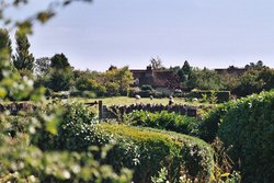 Anne Hathaway's cottage, Stratford-upon-Avon Wallpaper