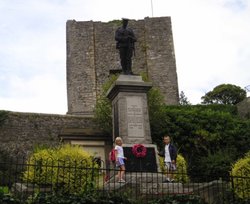 Clitheroe Castle and Memorial, Lancashire Wallpaper
