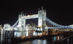 Tower Bridge at night Wallpaper