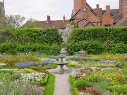 Knot Garden, New Place Wallpaper