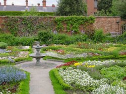 Knot Garden, New Place Wallpaper