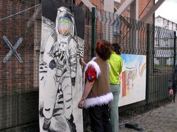 Gainsborough Riverside Festival, June 19th 2004 - artist at work on the riverside walk Wallpaper