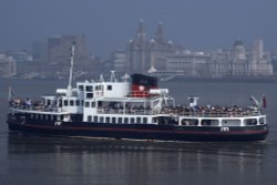 Snowdrop on the River Mersey, Liverpool Wallpaper