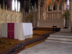 Lincoln Cathedral - high altar Wallpaper