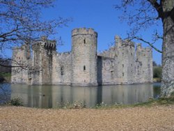 Magical view of Bodiam Castle, East Sussex Wallpaper