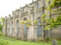 Pudsey Parish Church of St. Lawrence and St.Paul. Wallpaper