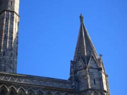 Bishop Hugh on Lincoln Cathedral. Wallpaper