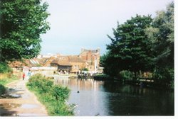 The Lock Looking From West Mill, Newbury, Berkshire Wallpaper