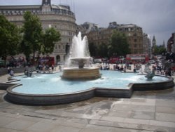 Fountain in Trafalgar Square Wallpaper