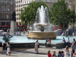 Fountain in Trafalgar Square Wallpaper