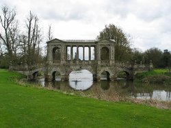 Bridge and river at Wilton House Wallpaper