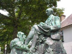 Thomas Hardy's Statue, Dorchester, Dorset Wallpaper