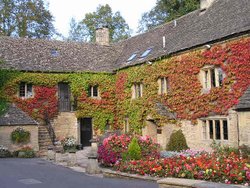 A beautiful hotel near the old mill in Lower Slaughter Wallpaper