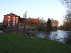 Old Mill, Salisbury, Wiltshire. January 2005 Wallpaper