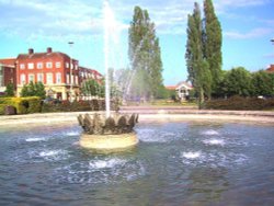 The fountain, Parkway, Welwyn Garden City Wallpaper