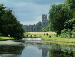 Fountains Abbey Nr Rippon Nrth Yorkshire Wallpaper