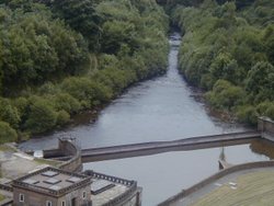 View of Ladybower from walkway Wallpaper