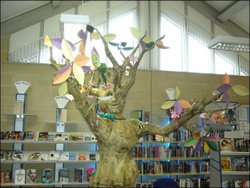 Tree of Knowledge at the Library in Cookham Rise Wallpaper