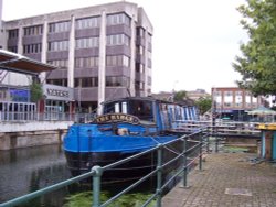 The Barge Pub, converted for an old river barge and moored at the River Head top Town, Grimsby Wallpaper