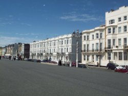 Worthing promenade east of the pier Wallpaper