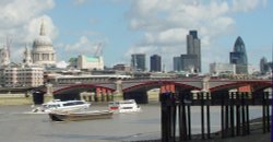 The River Thames and the City of London Wallpaper