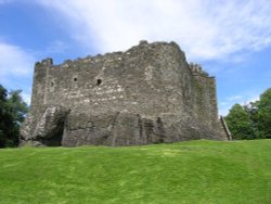 Dunstaffnage Castle, near Oban, Scotland Wallpaper