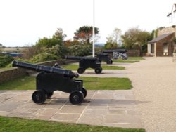 Gun Garden of Ypres Tower, Rye, East Sussex Wallpaper