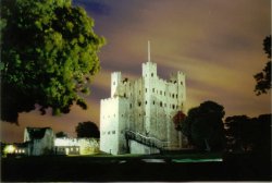 Rochester Castle, Kent at night Wallpaper