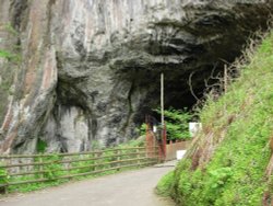 Castleton: The entrance to Peak Cavern Wallpaper