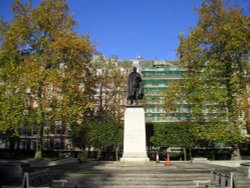 Grosvenor Square, London. Roosevelt Memorial Wallpaper