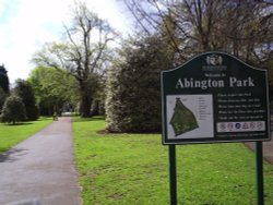 Entrance to Abington Park, Northampton Wallpaper