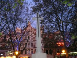 The Cross in Sloane Square, London. Wallpaper