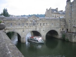 Pultney Bridge in Bath, Somerset Wallpaper