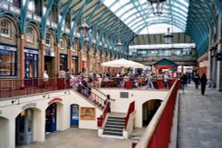 London, Covent Garden Market - June 2005 Wallpaper