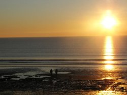 A WINTERS EVENING TYWYN BEACH DEC 2005 Wallpaper