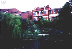 Houses along River Dee in Chester, Cheshire Wallpaper