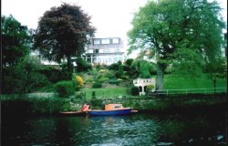 Houses along River Dee in Chester, Cheshire Wallpaper