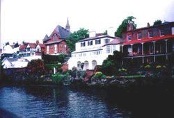 Houses along River Dee in Chester, Cheshire Wallpaper