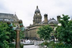 Leeds, Mandela Gardens and Town Hall Wallpaper