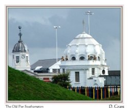 The Victorian Pier Dome, Southampton, viewed from the play area Mayflower Park Wallpaper